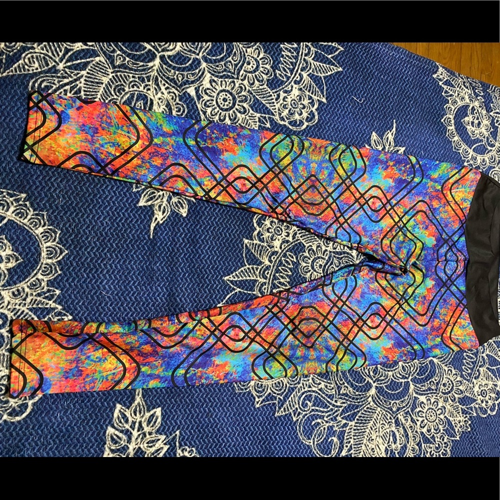 Trippy leggings.
